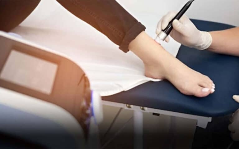 تفاوت لیزر نور آبی با لیزر نور سبز: کدام یک «معجزه» درمان زخم دیابت است؟